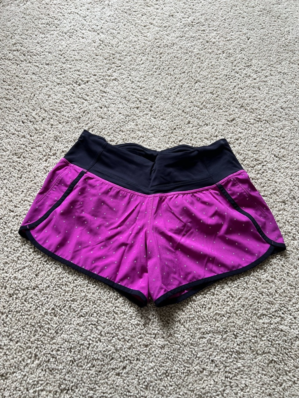 Lululemon Reflective Run Times - Picture 9 of 9